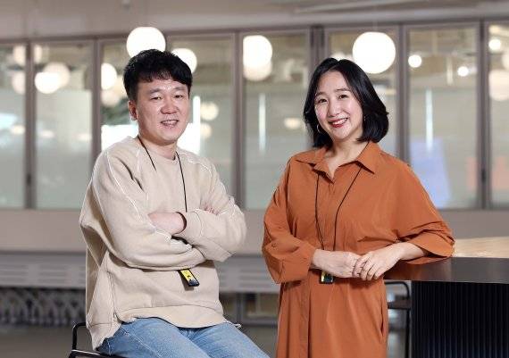 신동민 카카오페이 경영지원실 채용팀장(댄)과 곽지혜 경영지원실 채용 담당자(헤일리). 사진=카카오페이