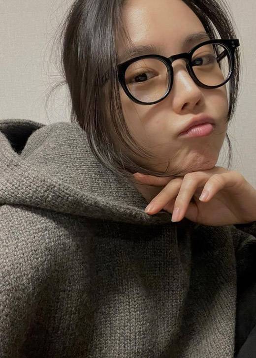 Son Na-eun, a member of Girl Group Apink, boasted a modest charm.On the 14th, Son Na-eun posted a number of photos on his personal Instagram: In the open photo, Son Na-eun stares at the camera with his head tied in a comfortable knit.Especially, the beauty and clean atmosphere that shine in the people attracts attention.The netizens who saw this showed various reactions such as It is really beautiful, I want to see and I was also disappointed.On the other hand, Son Na-eun will appear in the JTBC drama Human Disqualification, a comprehensive channel scheduled to air this year.