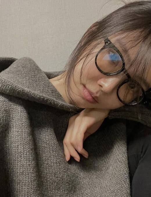 Son Na-eun, a member of Girl Group Apink, boasted a modest charm.On the 14th, Son Na-eun posted a number of photos on his personal Instagram: In the open photo, Son Na-eun stares at the camera with his head tied in a comfortable knit.Especially, the beauty and clean atmosphere that shine in the people attracts attention.The netizens who saw this showed various reactions such as It is really beautiful, I want to see and I was also disappointed.On the other hand, Son Na-eun will appear in the JTBC drama Human Disqualification, a comprehensive channel scheduled to air this year.