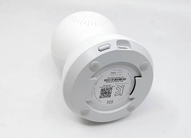 벽면/천장용 거치대를 부착해 거꾸로 설치할 수도 있다