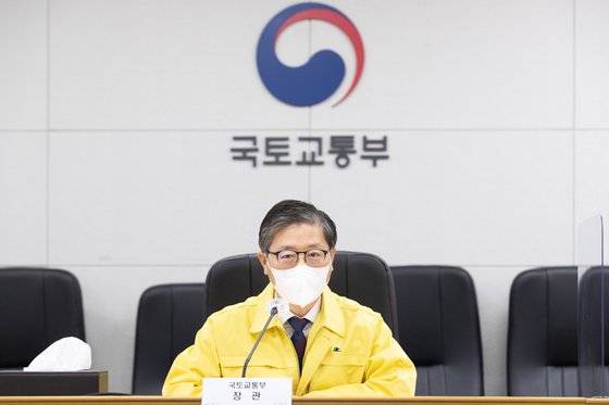 변창흠 국토교통부 장관이 10일 정부세종청사에서 개최된 '공공주도 3080+' 주택공급 확대방안 설명회에서 발언하고 있다. ［연합뉴스］
