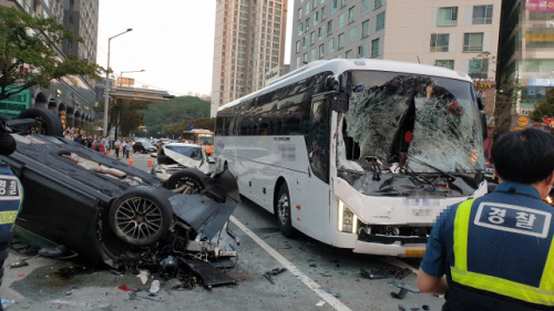 지난해 9월 14일 오후 5시 40분께 부산 해운대구 중동역 인근 교차로에서 발생한 7중 충돌 사고 모습. /부산=연합뉴스