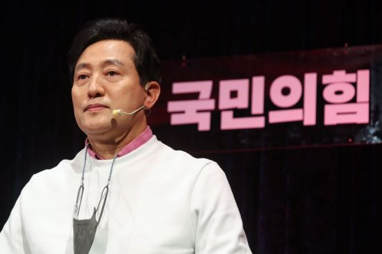 오세훈 국민의힘 서울시장 경선 후보가 16일 오후 서울 용산구 백범 김구기념관에서 열린 '서울을 바꾸는 힘 제1차 맞수토론회'에 참석한 모습. /사진=연합뉴스