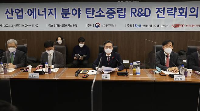 4일 오전 서울 중구 대한상공회의소에서 열린 산업ㆍ에너지 분야 탄소중립 R&D 전략회의에서 박진규 산업통상자원부 차관이 발언을 하고 있다. 2021.2.4 연합뉴스