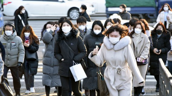 오늘 서울의 아침기온은 영하 10도를 기록하고 체감온도는 바람탓으로 영하 17도까지 떨어지는 등 매우 춥겠다. /사진=서동일 기자