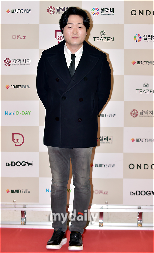 Actor Lee Joon-hyuk attended the photo wall event of 10 people award ceremony that shined Korea held at Ramada Seoul Hotel in Samseong-dong, Seoul on the afternoon of the 17th.