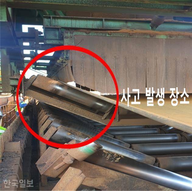 지난 8일 오전 포스코 하청업체 근로자가 1명이 숨진 포항제철소 원료부두 내 사고 현장. 당시 근로자는 컨베이어에서 쇳덩이로 된 롤러를 교체하던 중 하역기에 달린 철제 바스켓이 움직이면서 하역기와 컨베이어 사이에 깔렸다. 금속노조 포지트분회 제공