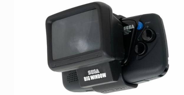 (확대경을 낀 게임기어 미크로의 모습)