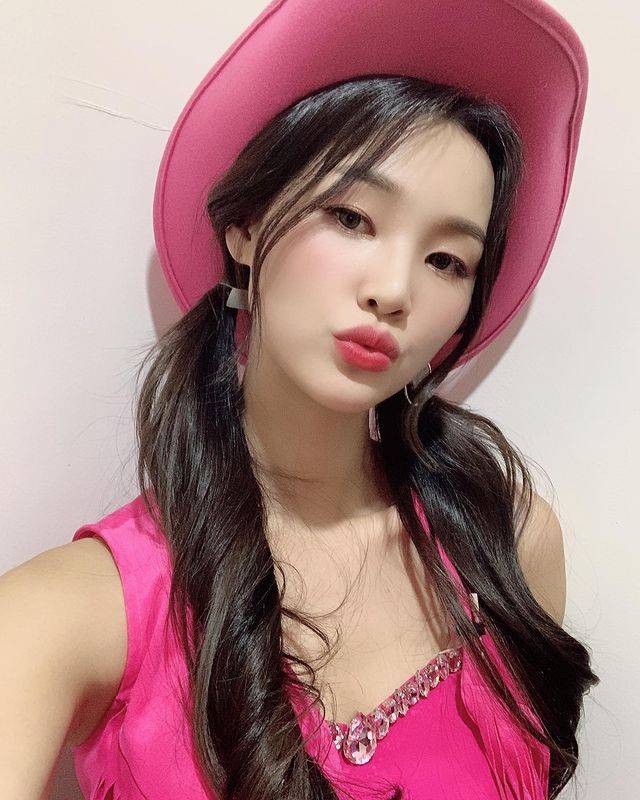 Hwang Woo Rim Mistrot 2 Happy Work Stress The Way We Were