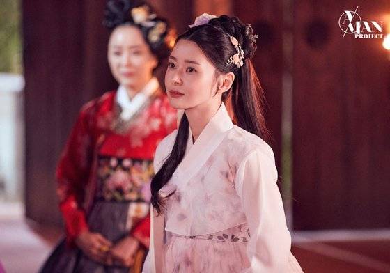 드라마 ‘암행어사’에서 홍다인 역을 맡은 권나라. 기녀 분장을 한 모습. [사진 A-MAN 프로젝트]