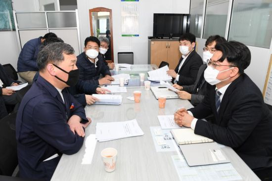 2월 19일 오규석 기장군수가 국토교통부에서 도심융합특구 지정 사업 관계자를 만나, 동남권 방사선 의·과학 일반산업단지 일원이 ‘도심융합특구’로 지정될 수 있도록 협조를 요청하고 있다.