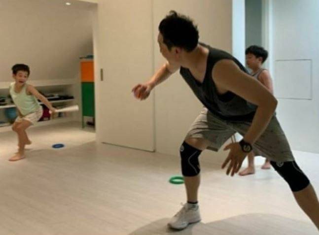 층간 소음 문제로 개그맨 이휘재씨가 공식 사과하기도 했다.[이휘재 문정원 인스타그램]