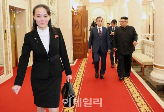 김정은 국무위원장의 여동생 김여정 노동당 부부장의 패션 (사진=통일교육원)