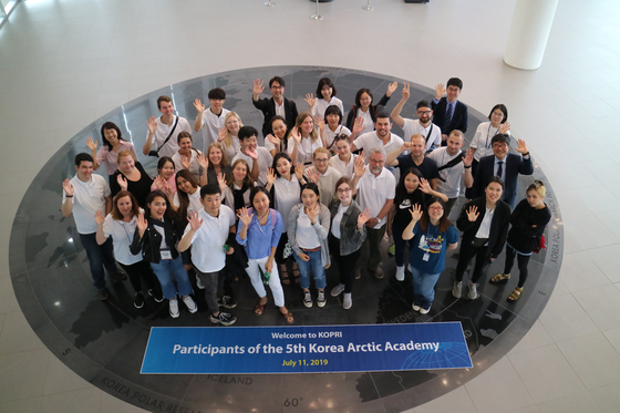 Participants of the Korea Arctic Academy visit Korea Polar Research Institute in 2019. [KOREA MARITIME INSTITUTE]