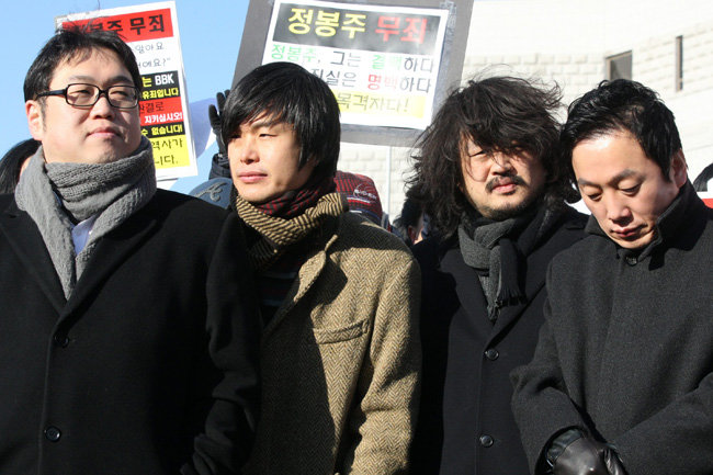 팟캐스트 ‘나는 꼼수다’ 활동 시절인 지난 2011년 12월 22일 당시 김용민, 주진우, 김어준, 정봉주 씨(왼쪽부터). [양회성 동아일보 기자]
