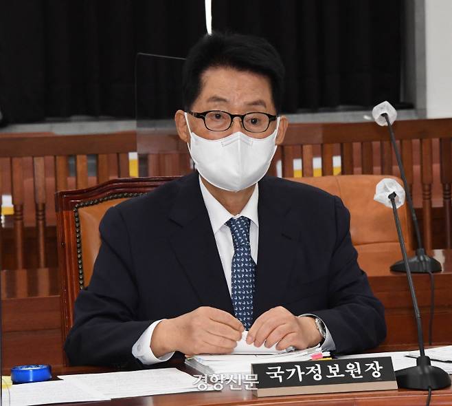 박지원 국가정보원장이 22일 오후 서울 여의도 국회에서 열린 정보위원회 전체회의에 참석했다./국회사진기자단