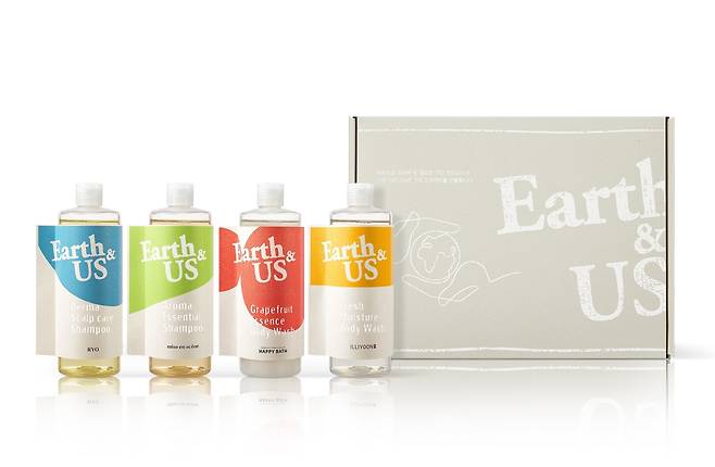 Earth & Us, AmorePacific's cosmetic gift set that uses colorless PET and adhesive-free paper sleeve labels. (AmorePacific)
