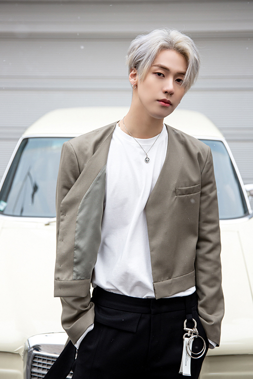 Group N.Flying Lee Seung-hyeop poses at the ON THE TRACK music appreciation on the afternoon of the 22nd.
