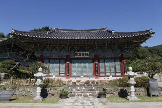 비암사 극락보전