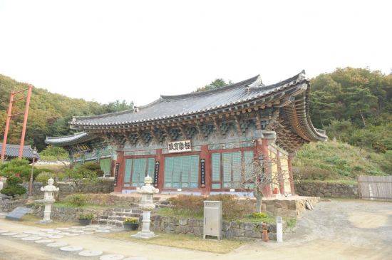 비암사 극락보전