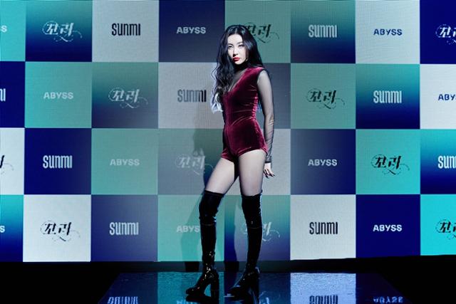 선미는 23일 오후 새 싱글 앨범 '꼬리(TAIL)' 발매 기념 온라인 쇼케이스를 개최했다. 어비스컴퍼니 제공