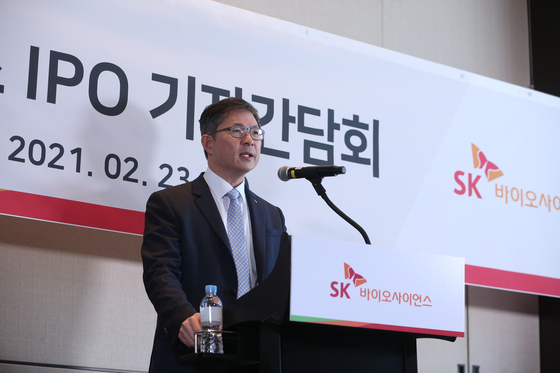 SK Bioscience CEO Ahn Jae-yong speaks to reporters in a press conference aired live on Tuesday. [SK BIOSCIENCE]
