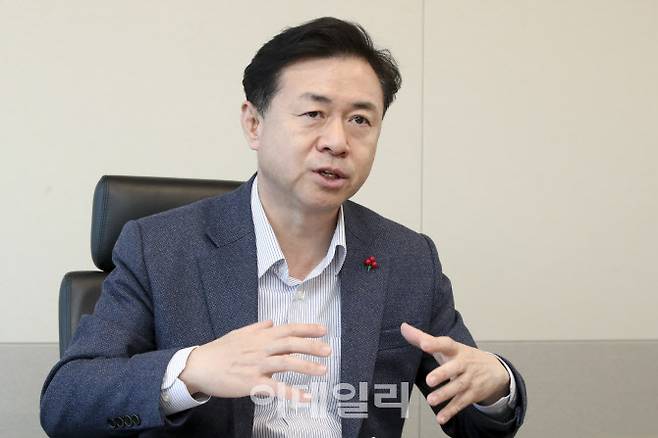 더불어민주당 부산시장 예비후보인 김영춘 전 해양수산부 장관이 22일 오후 서울 중구 순화동 KG타워에서 이데일리와 인터뷰를 하고 있다.(사진=이영훈 기자)