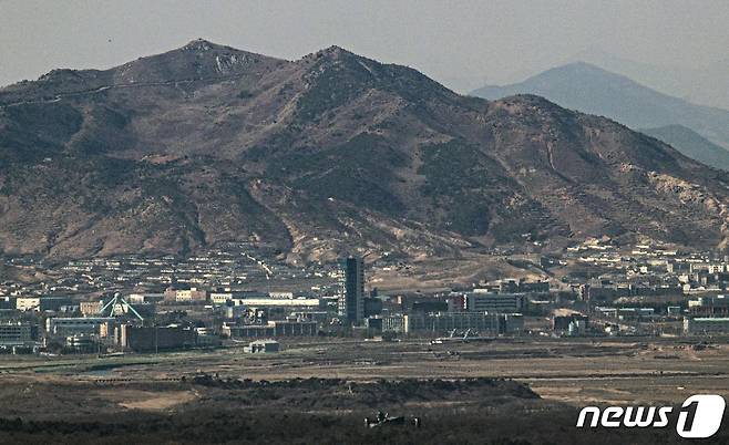 경기도 파주 접경지역에서 바라본 개성공단 일대. 2021.2.9/뉴스1 © News1 오대일 기자