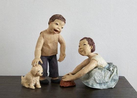 닥종이 인형은 60년대 아이들을 표현한 경우가 많아 친근하고 소박하게 빚어낸 작품이 많지만, 작가가 의도한 대로 동물부터 서양인까지 다 재현할 수 있다.