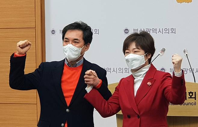 단일화 결과 발표하는 박민식·이언주 예비후보(왼쪽부터) [촬영 김재홍·재판매 및 DB 금지]