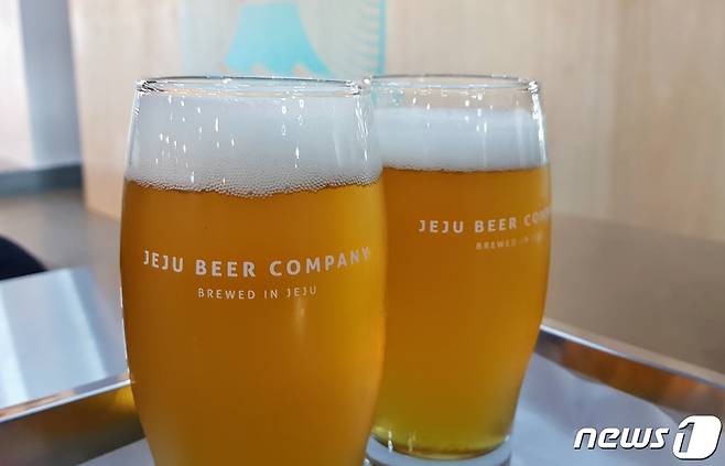 제주맥주 투어 당시 내부 펍(PUB)에서 내린 맥주 모습 2017.9.3/ 뉴스1 © 뉴스1 황덕현 기자