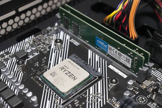 테스트는 AMD 라이젠 3600과 에이수스 프라임 A520M-K를 사용했다. 출처=IT동아