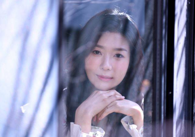 뮤지컬 ‘맨 오브 라만차’에서 알돈자 역을 맡은 배우 김지현이 국민일보와의 인터뷰에 앞서 서울 강남구 한 카페에서 포즈를 취하고 있다. 윤성호 기자