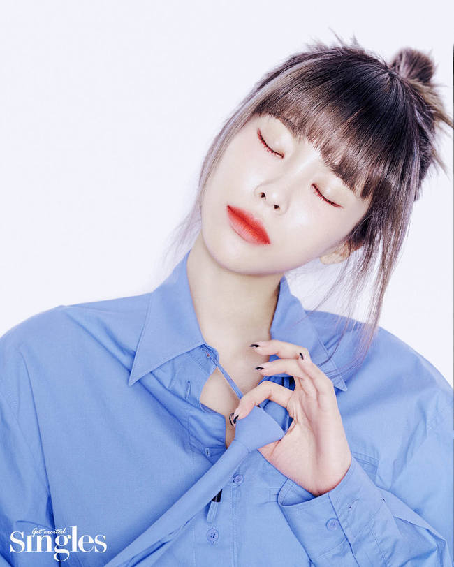 A Singer Heize pictorial has been released.Magazine Singles joined the agencys Pination last September and announced a new start. In January, Epik Highs regular 10th album and Yoo Hee-yeols Sketchbook appeared as Lee Su-hyun, and released a plump style picture of singer-songwriter Heize.Heize, who showed off his visuals that are not buried in colorful fashion that matches a pink tweed jacket with a blue lace top, showed off his perfect concept digestion like a fish that met water, unlike the worry of a long time ago, and completed a stylish cut like a single art book protagonist.Thanks to her energy, which freely crosses the atmosphere of Lee Su-hyun, which is distinct in her pure childs eyes and personality, the staff of the filming site also finished the work with a cheerful tension.Epik High, Nib, Eden, and all of these Lee Su-hyun, who seem to heal their eardrums even if they name them, have all collaborated with Heize.Heize, who wants to work with anyone who needs him, asked the secret reciprocal of the pouring Love call, Because it is a voice that harmonizes with various genres?It seems that the reason why many people find the mixture of various genres is because it is soft. I plan and plan the next album while preparing the album.I am worried about it and I have worked hard, so this album is more precious and thankful. Heize, who is worried day and night to show a better appearance and a new appearance than before, said, I record anything every day.(Singer-songwriter) a person who tells the public his diary.I think I think this is what I think when I put my story in Music. He honestly conveyed his own belief in putting the story in the song.Especially, Music is a necessary thing for everyone.Its as necessary as love because you can be comforted and share your feelings. He also said, I havent had a solo concert yet.If Corona is well finished this year, I want to face my fans with a concert, he said, expressing his sincere desire to get closer to the public.Meanwhile, since his debut in 2014, Singer-songwriter Heize, who has completed his own color by releasing numerous hits such as Do not Come Back, I Do not Know You, Rainy Comes and So, will continue his active music activities in 2021.Many people are paying attention to the news that they are spurring collaboration with other Lee Su-hyun as well as new albums scheduled for release in March.