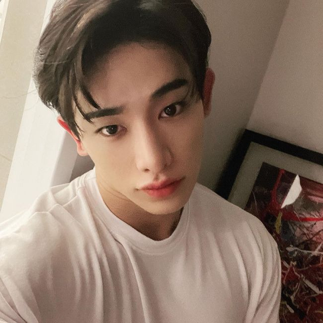 Singer Wonho has been warmly informed of his recent comeback ahead of his comeback.On the morning of the 25th, Wonho posted a selfie on his personal SNS saying, Now I have a day left.In the photo, Wonho is looking at the camera with dark eyebrows and intense charisma.Wonho has raised the index of viewers by showing off the so-called Hank Hair Style with bangs and the uncoverable muscle that spews out between white T-shirts.Winnies (fan clubs) around the world are expecting Wonhos comeback by leaving comments such as I will do One One in Young, We will always be with you, I love you and I can not wait until tomorrow.Meanwhile, Wonho will release its first Mini album PART.2 Love Synonym #2: Right for Us (Love Synonym #2: Light For Earth) at 2 p.m. on various online sound One sites tomorrow (25th).wonho SNS