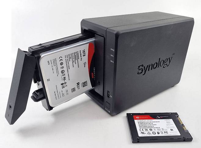 씨게이트의 아이언울프 시리즈는 NAS 전용 HDD / SSD임을 강조하는 제품이다