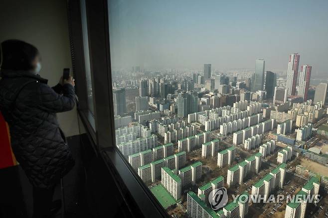 서울 영등포구 63스퀘어에서 바라본 서울 시내 아파트 단지 [연합뉴스 자료사진]