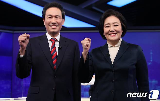 박영선(오른쪽), 우상호 더불어민주당 서울시장 예비후보./뉴스1 © News1 국회사진취재단