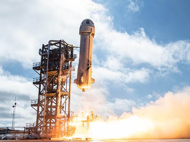 블루 오리진의 우주관광 로켓 '뉴셰퍼드' 발사 장면.[출처 블루 오리진]