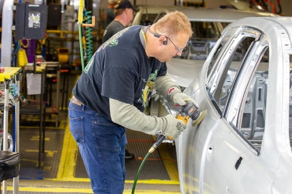 미국 GM 완성차 공장에서 자동차가 생산되고 있다. GM은 자동차 반도체 부족으로 최근 공장 별로 감산에 돌입했다. /GM 제공