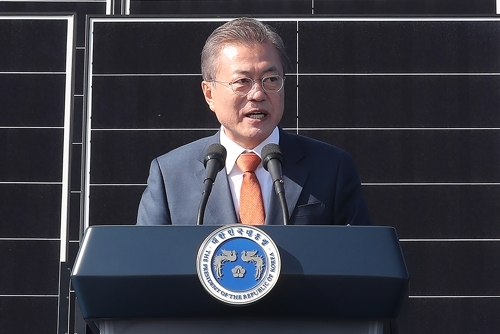 President Moon Jae-in gives a speech at "Renewable Energy Vision Declaration" ceremony in Gunsan, North Jeolla Province, Oct. 30, 2018. (Cheong Wa Dae)