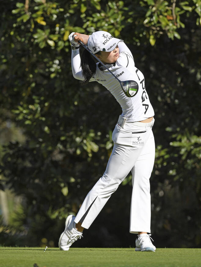 Jin Young Ko of Korea plays a tee shot on the first hole during the final round of the Gainbridge LPGA golf tournament Sunday, Feb. 28, 2021, in Orlando, Fla. (AP Photo/Stan Badz)

AP연합뉴스