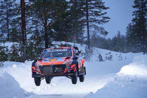 ‘2021 월드랠리챔피언십’ 2차 대회 핀란드 북극 랠리에서 현대자동차 ‘i20 Coupe WRC’ 랠리카가 주행하고 있는 모습. 사진제공 | 현대자동차