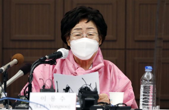 일본군 위안부 피해자 이용수 할머니가 지난 2월 16일 오전 서울 중구 프레스센터에서 열린 일본군 '위안부' 문제 유엔 국제사법재판소(ICJ) 회부 촉구 기자회견에서 발언하고 있다. 사진=뉴시스.