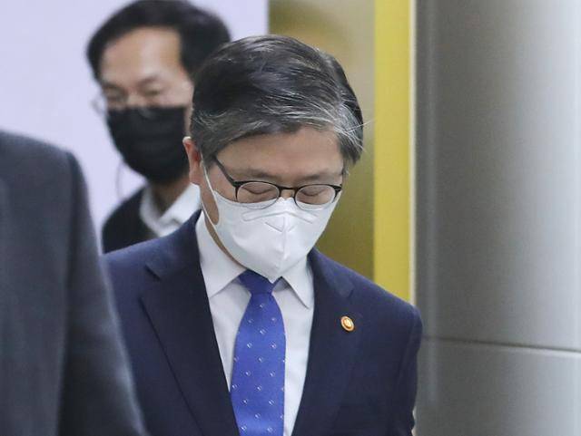 변창흠 국토교통부 장관이 2일 오후 세종시 정부세종청사에서 열린 '국토부-공공기관 간담회 및 청렴 실천 협약식'에 참석하고 있다. 연합뉴스