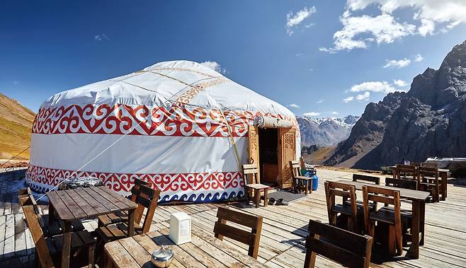 몽골과 터키의 유목민 전통가옥 ‘게르’를 닮은 카자흐스탄 생태관광 리조트