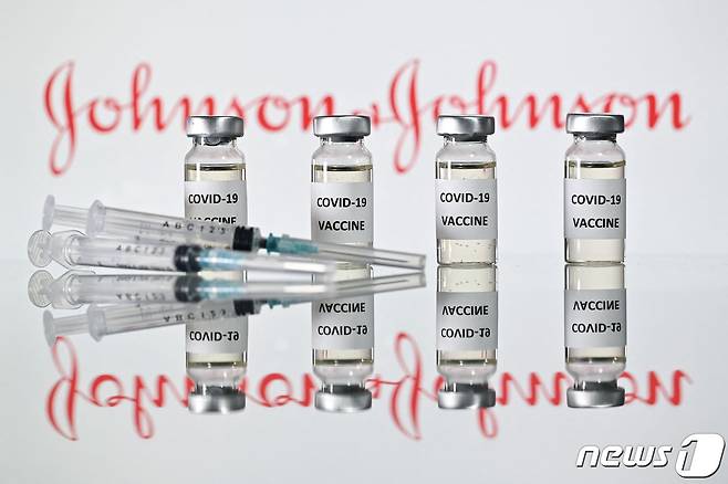 존슨앤드존슨(얀센)의 코로나19 백신 © AFP=뉴스1