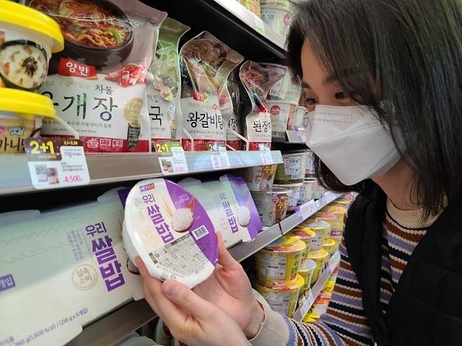 브랜드보다 가성비를 고려하는 소비자들이 늘면서 PB상품이 인기를 끌고 있다. [사진=CU]