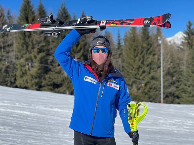 한국 여자선수 최초로 유럽에서 열린 국제스키연맹 레이스에서 입상한 강영서. 대한스키협회 제공