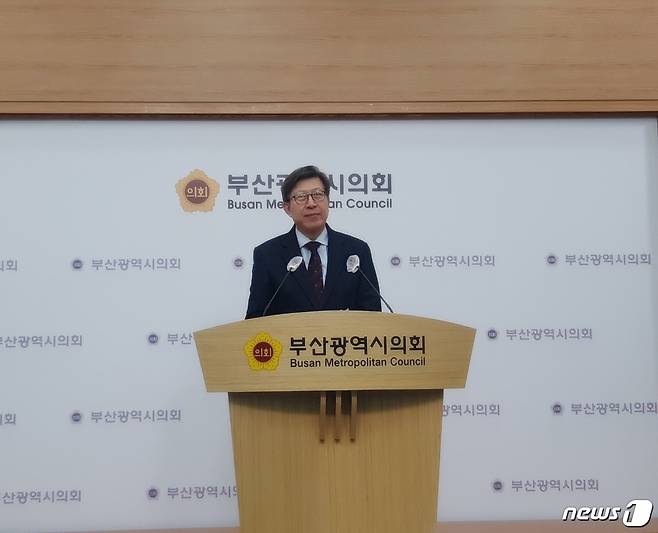4일 박형준 국민의힘 부산시장 후보가 시의회 브리핑룸에서 기자회견을 갖고 있다. © 뉴스1